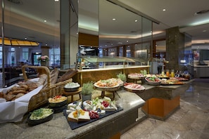 Buffet déjeuner (20 EUR par personne)