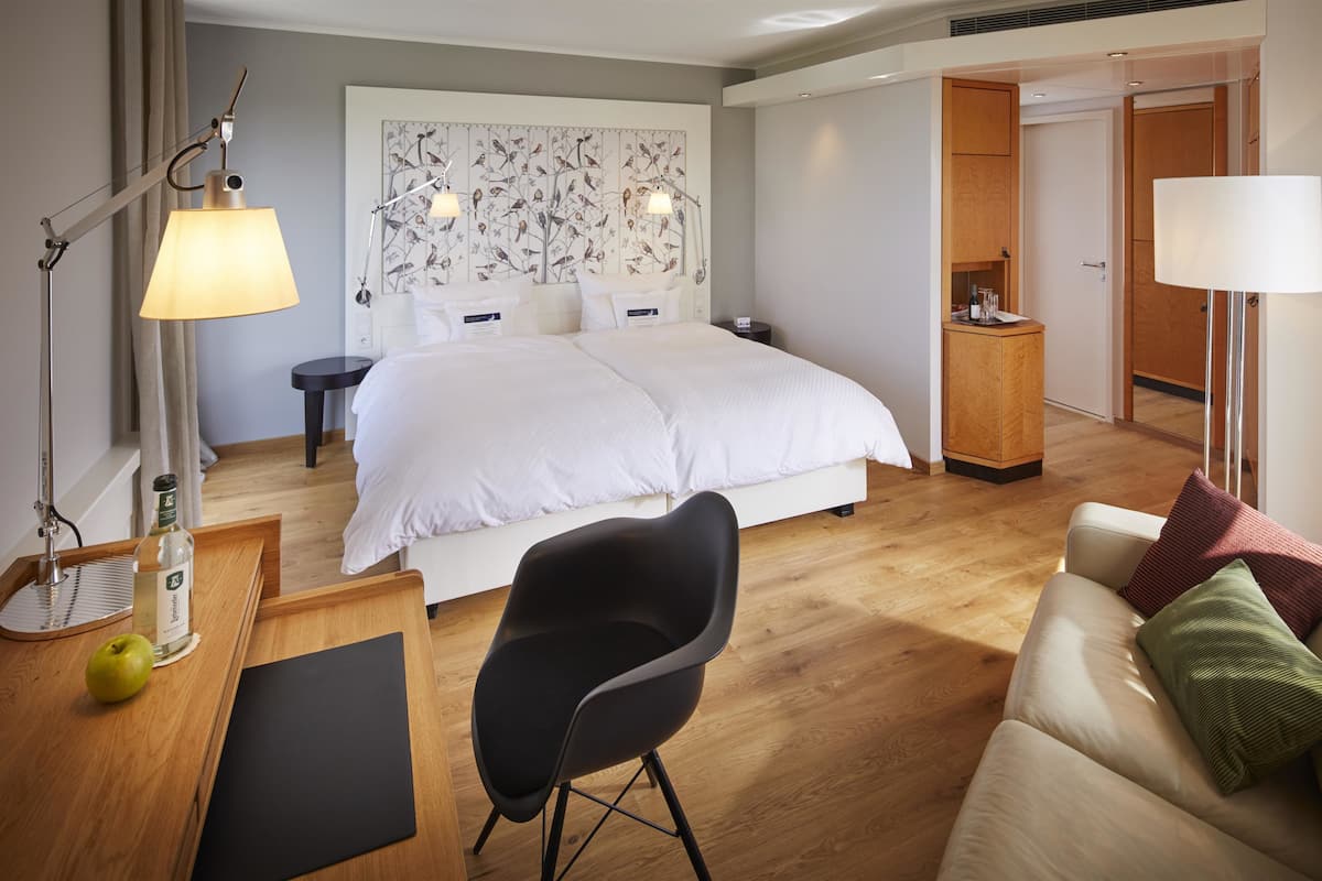 Junior Suite | Minibar, in-room safe, desk, soundproofing