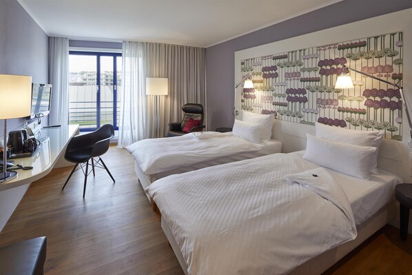Classic Twin Room | Minibar, in-room safe, desk, soundproofing