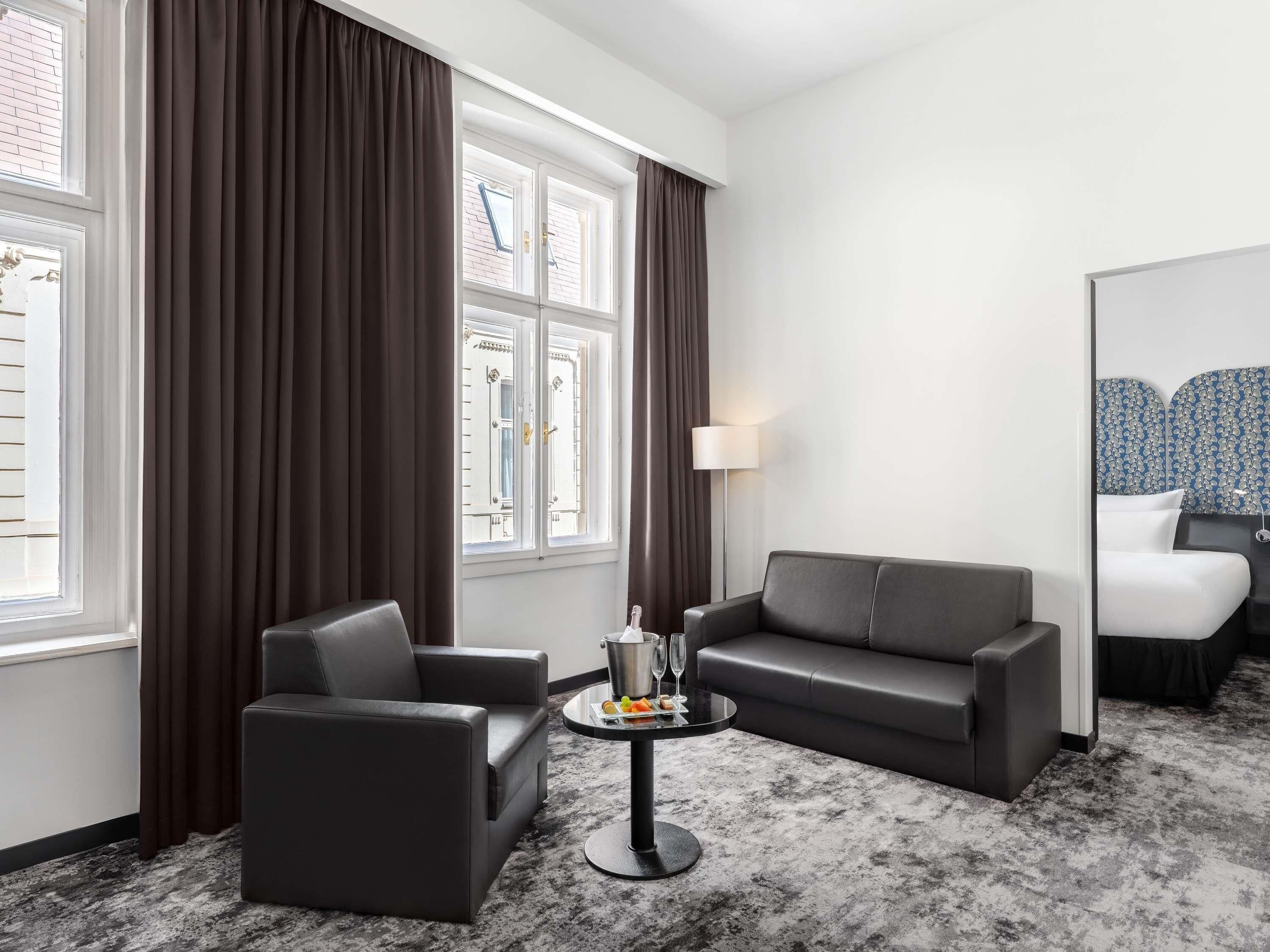 Suite Junior, 1 lit double (and sofa) | Literie hypoallergénique, minibar, coffres-forts dans les chambres