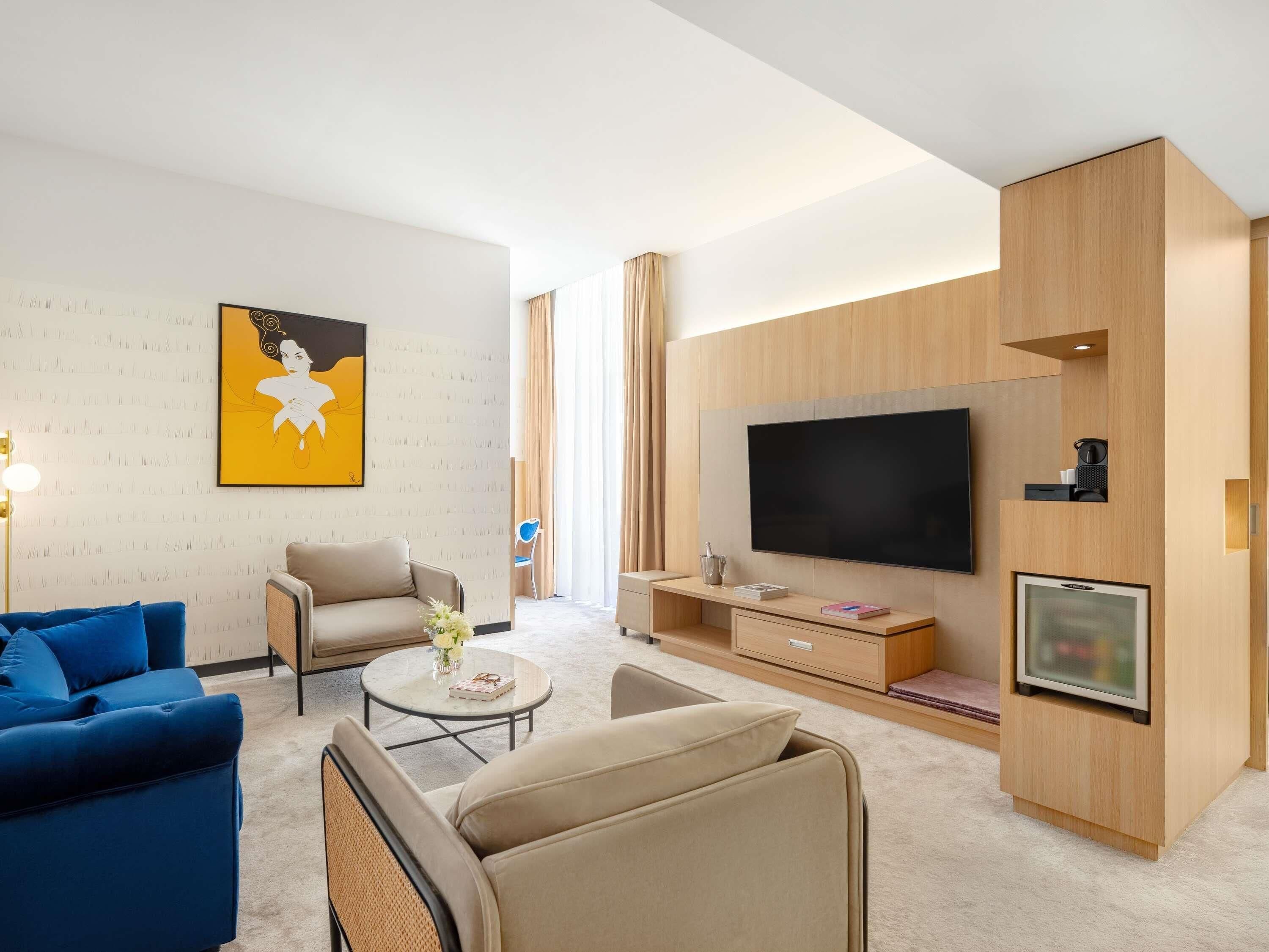 Ropa de cama hipoalergénica y minibar 