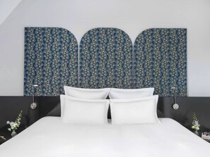 Hypo-allergenic bedding, minibar, in-room safe, desk