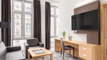 Suíte, 1 cama Queen | Roupas de cama antialérgicas, frigobar, cofres nos quartos, escrivaninha