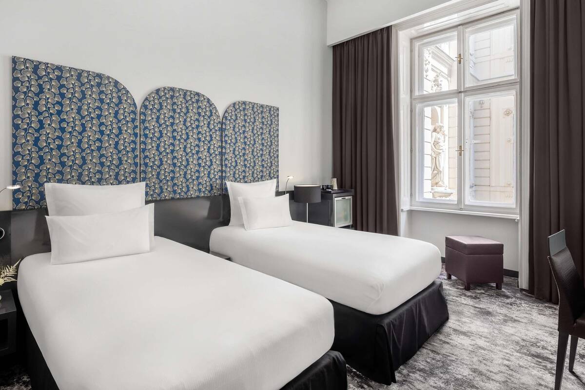 Classic Room, 2 Single Beds | Hypo-allergenic bedding, minibar, in-room safe, desk