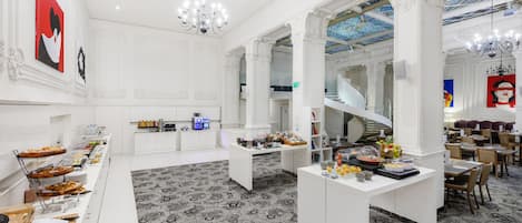 Café da manhã com buffet todos os dias (EUR 19 por pessoa)