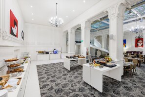 Buffet déjeuner (19 EUR par personne)
