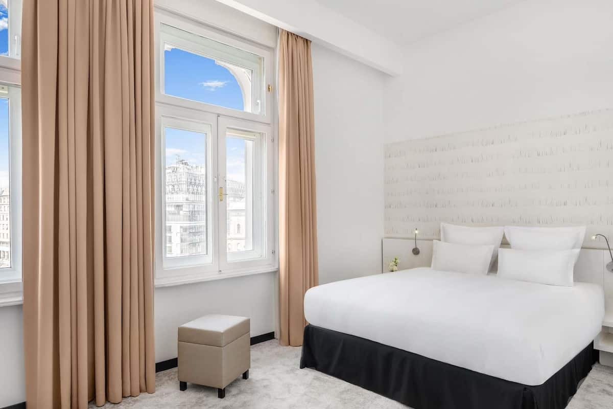 Superior Room, 1 Double Bed | Hypo-allergenic bedding, minibar, in-room safe, desk