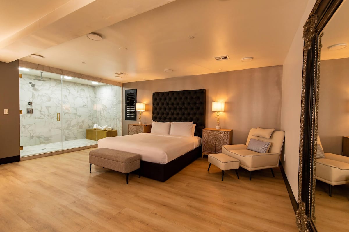Suite, 2 Bedrooms, Non Smoking (Penthouse, 2 King Beds)
