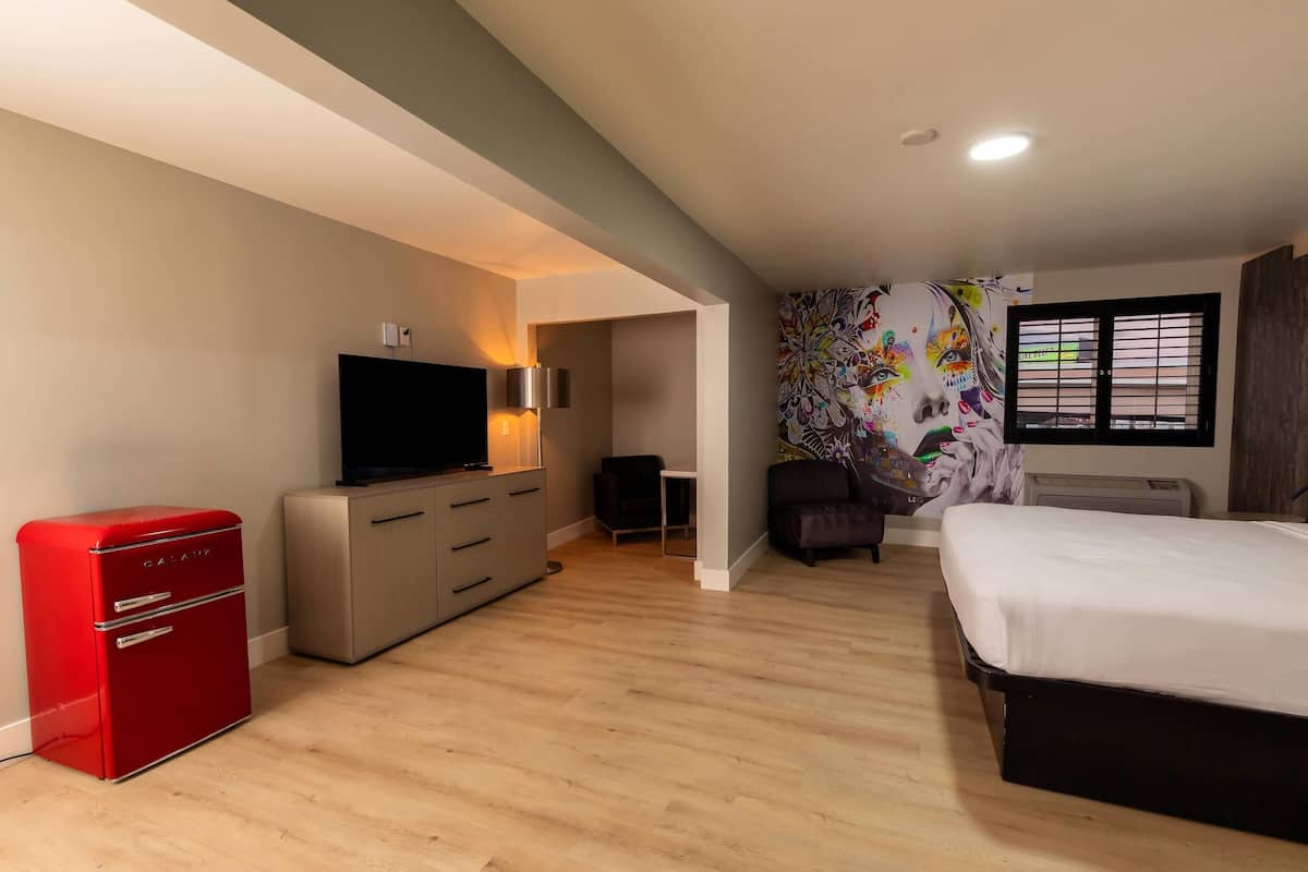 Suite, 1 King Bed, Non Smoking