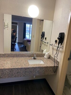 Bathroom sink