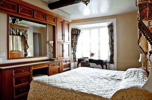 Double Room | In-room safe, iron/ironing board, free WiFi