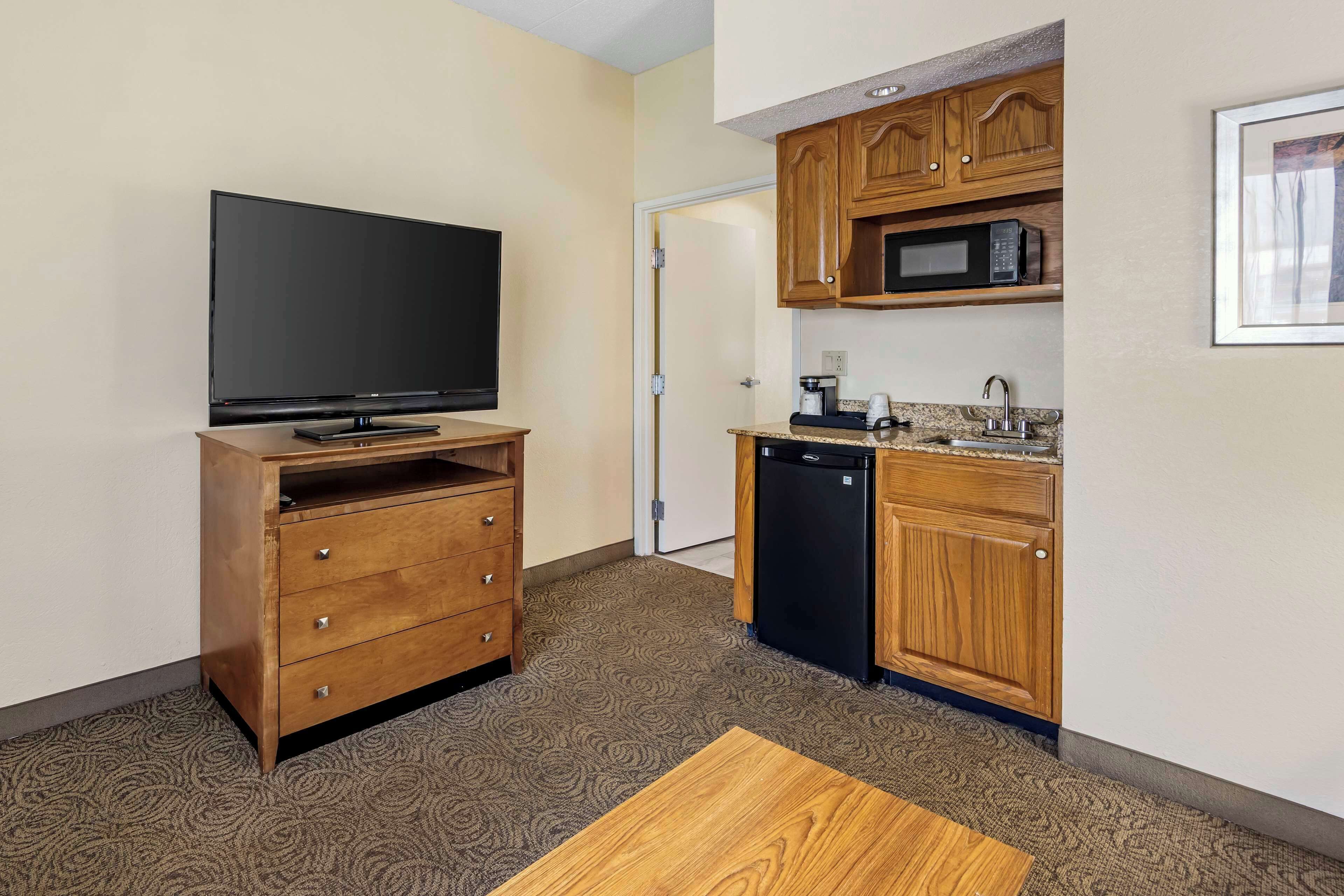 pillow-top beds, iron/ironing board, cots/infant beds, wifi