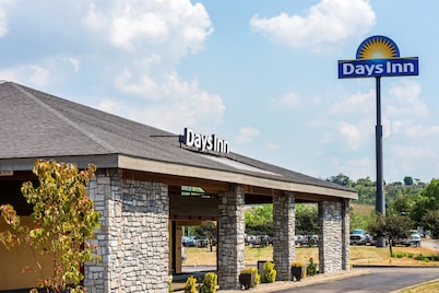 Days Inn by Wyndham Pittsburgh-Harmarville