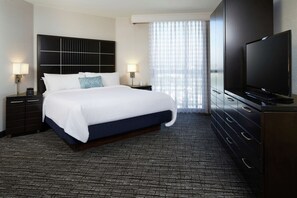 Hypo-allergenic bedding, in-room safe, desk, laptop workspace