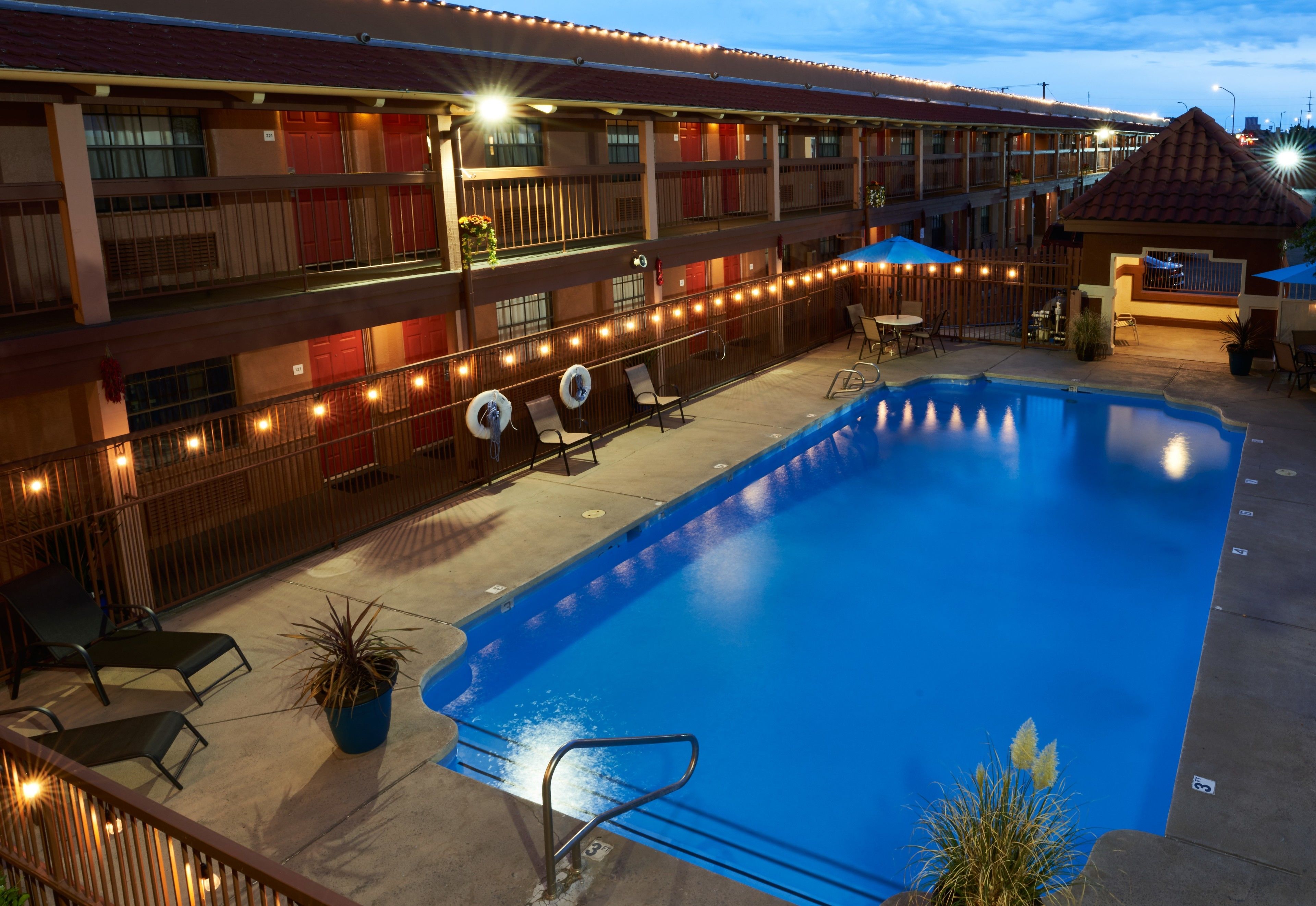 Seasonal outdoor pool, pool umbrellas, sun loungers