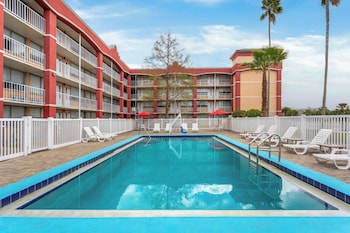 Pool (outdoor) at Baymont by Wyndham Orlando North Millenia