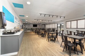 Free daily self-serve breakfast