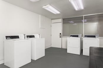 Laundry room at Baymont by Wyndham Orlando North Millenia