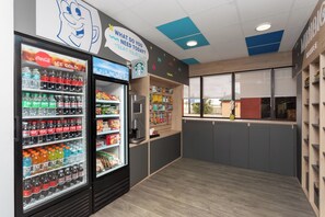 Snack bar - Baymont by Wyndham Orlando North Millenia (Orlando)