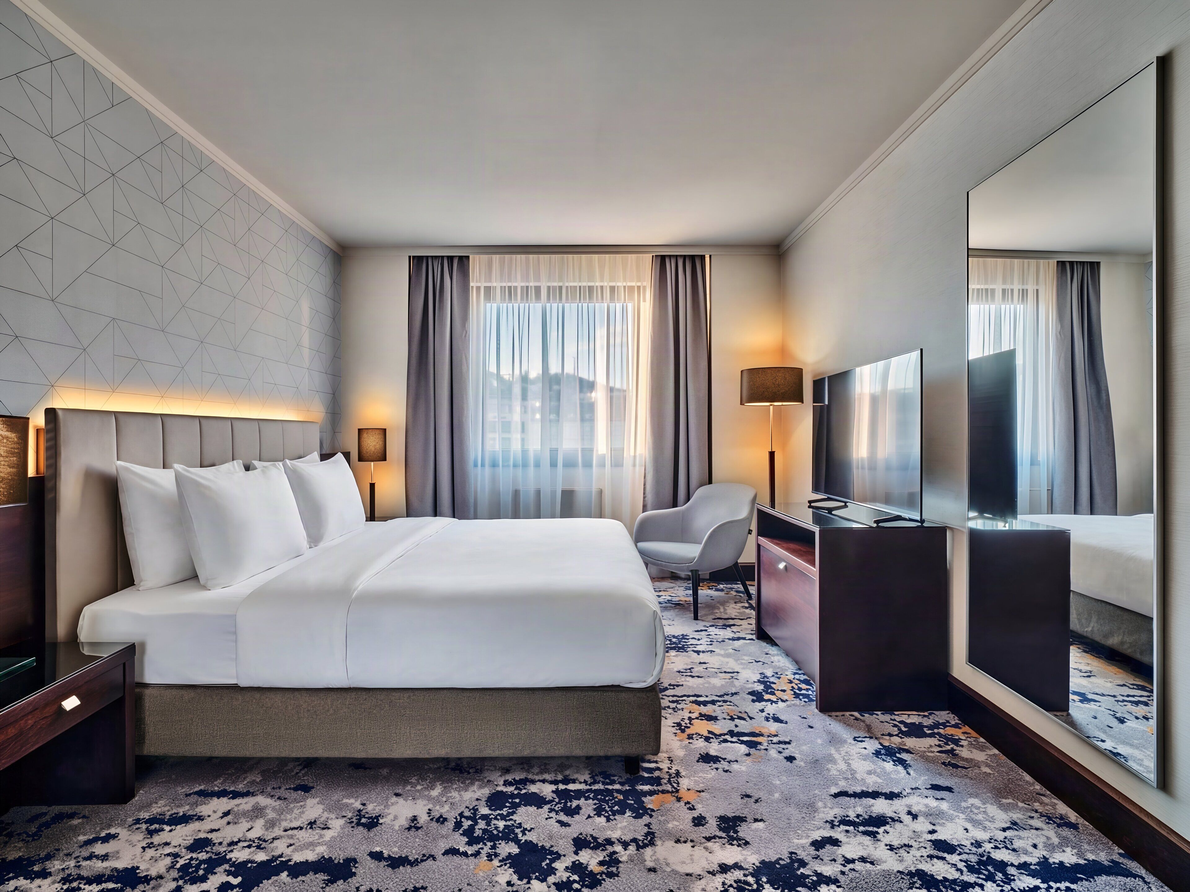 Comfort Suite, 1 Bedroom (with Living Area) | Hypo-allergenic bedding, down duvets, Select Comfort beds, minibar