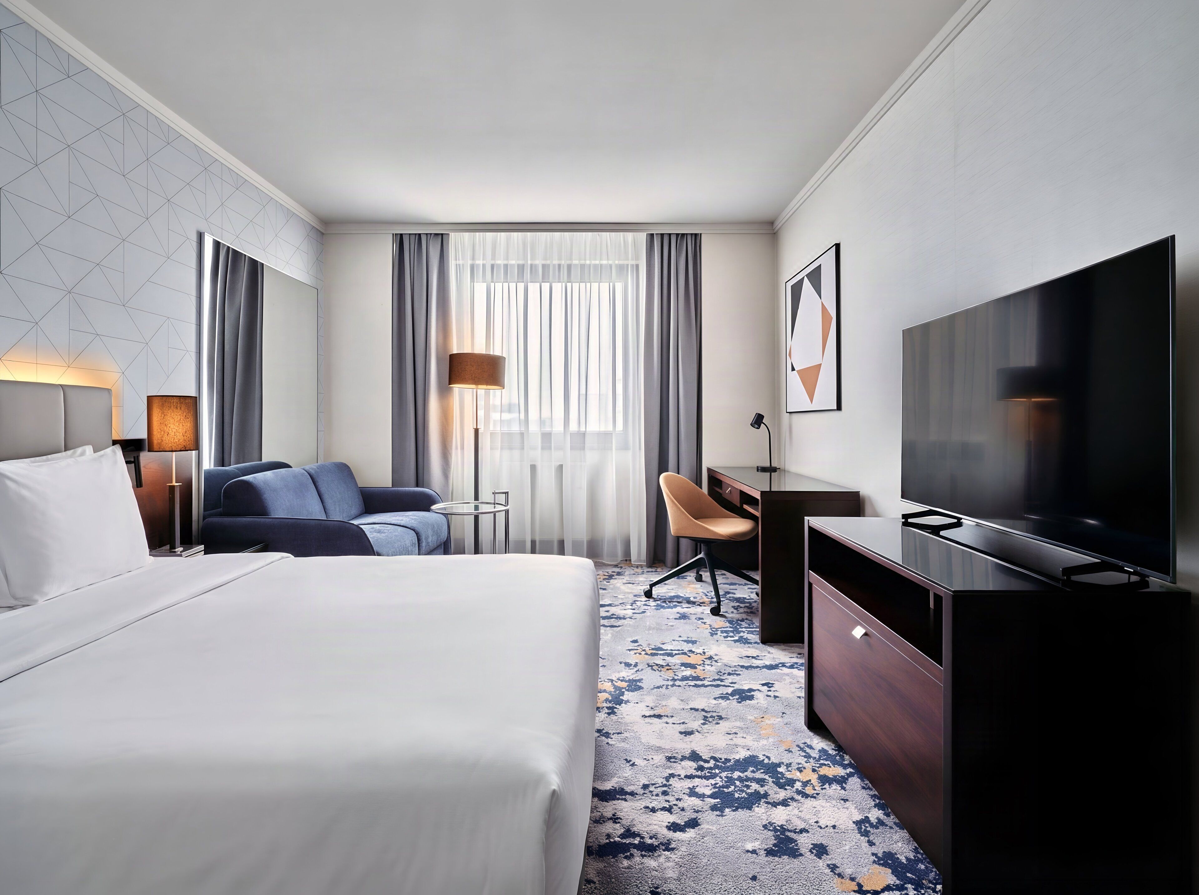 Standard Room, 1 Queen Bed with Sofa bed | Hypo-allergenic bedding, down duvets, Select Comfort beds, minibar