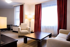 Down comforters, minibar, in-room safe, desk