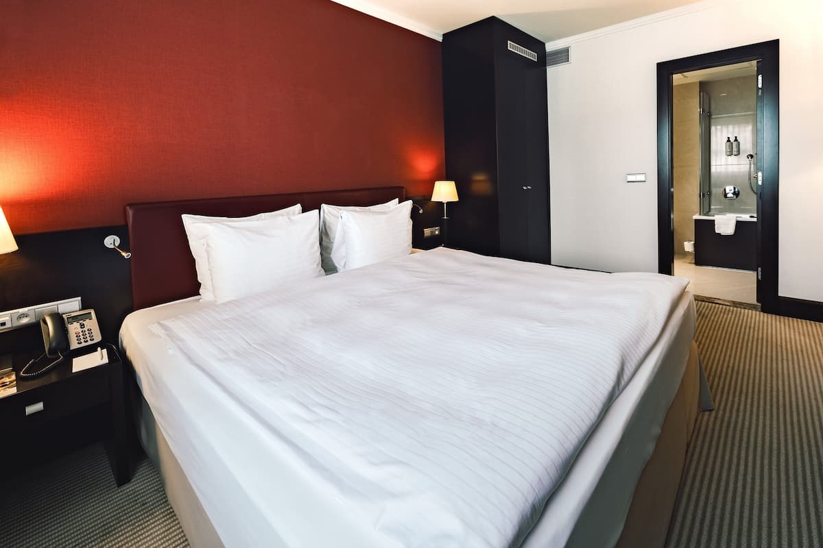 Suite, 1 Bedroom, Kitchenette (with Living Area) | 1 bedroom, hypo-allergenic bedding, down duvets, Select Comfort beds