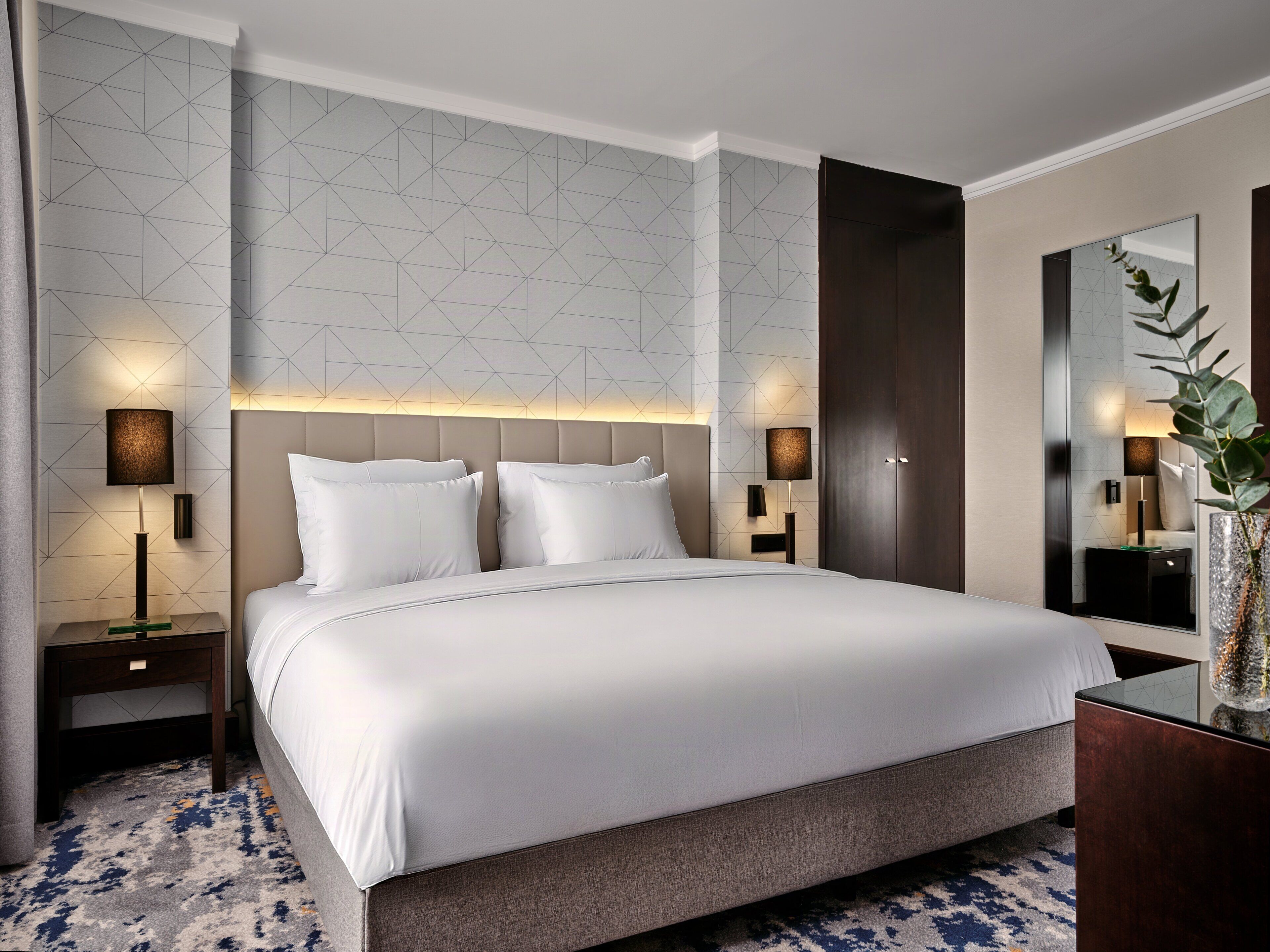 Family Suite, 1 Bedroom (with Living Area) | Hypo-allergenic bedding, down duvets, Select Comfort beds, minibar