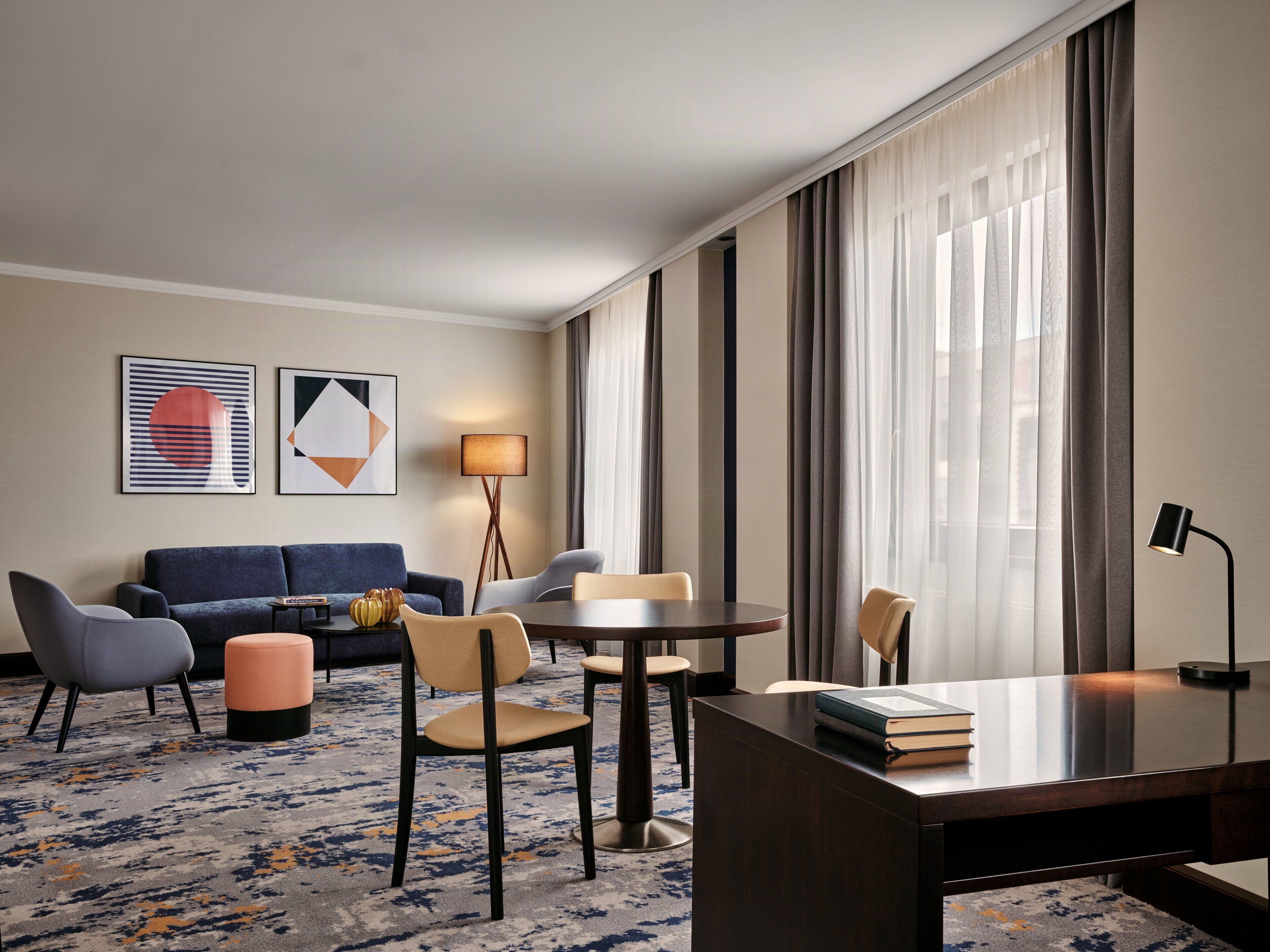 Business Suite, 1 Bedroom (Living and Dining Area)