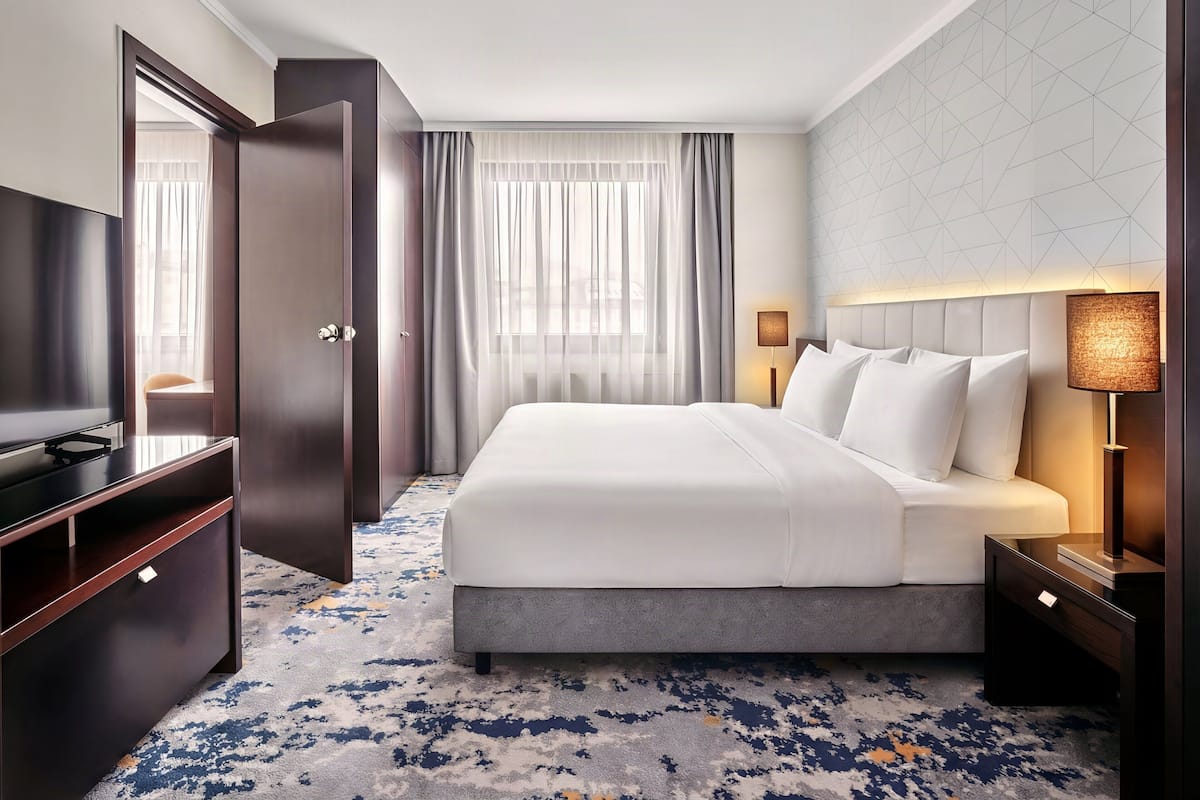 套房, 1 间卧室, 简易厨房 (with Living Area) | 防过敏的被褥、羽绒被、Select Comfort 床、迷你吧