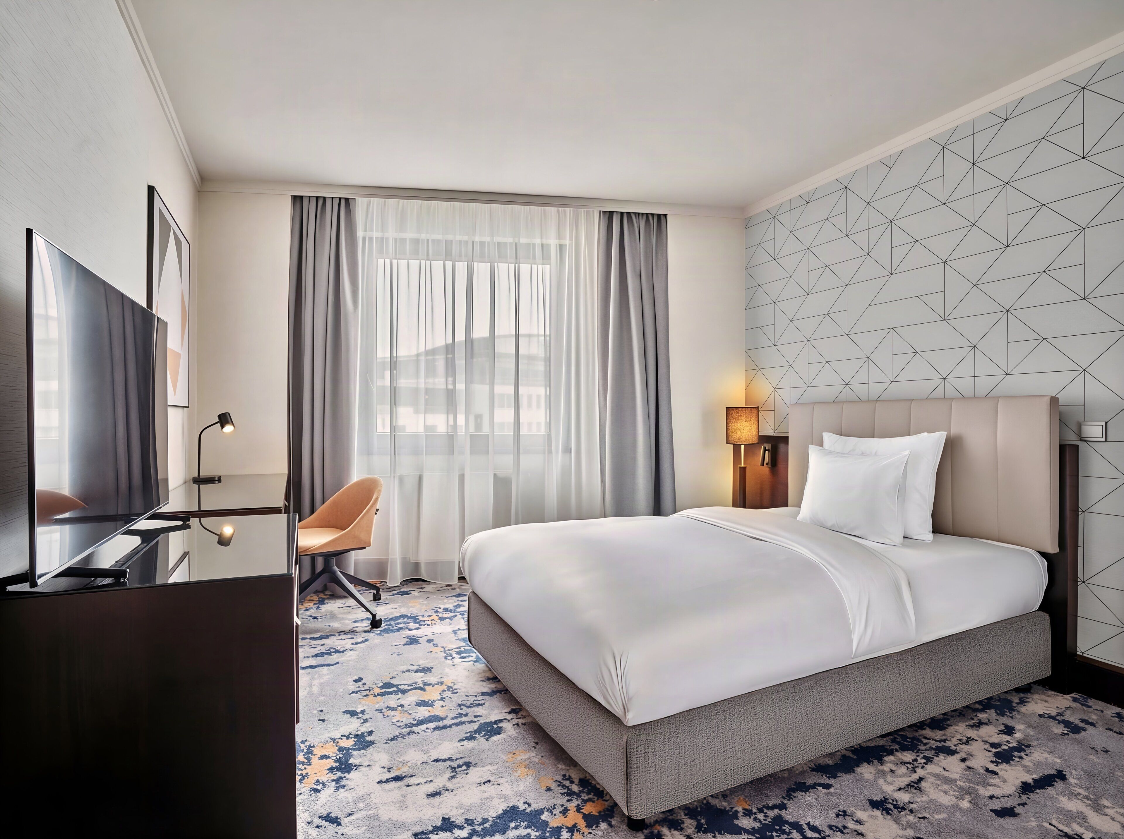 Standard Room, 1 Double Bed, Accessible | Hypo-allergenic bedding, down duvets, Select Comfort beds, minibar