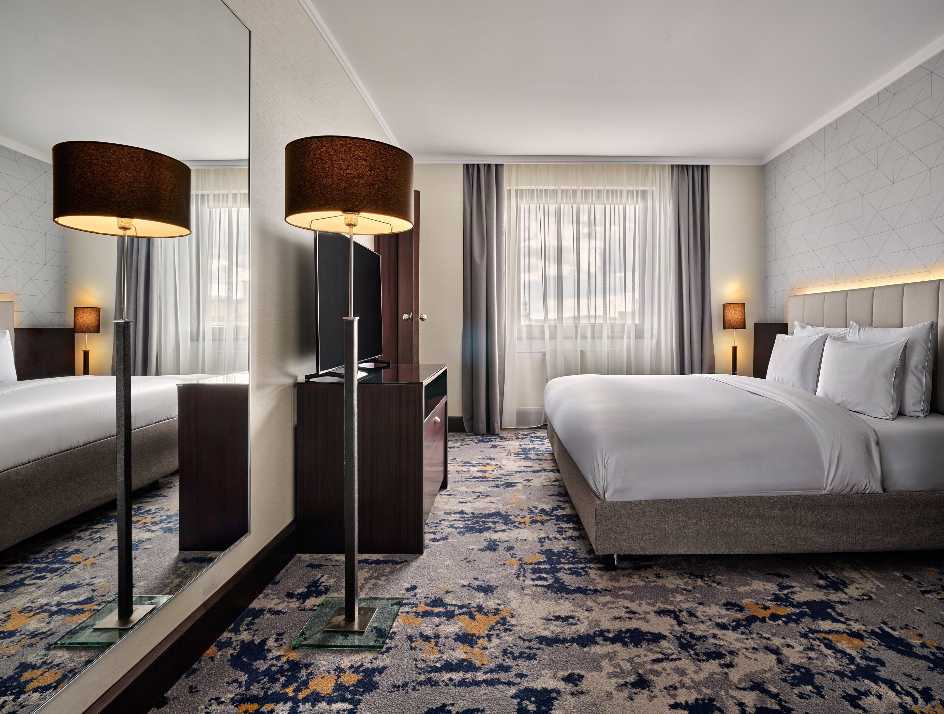 Business Suite, 1 Bedroom (Living and Dining Area) | Hypo-allergenic bedding, down duvets, Select Comfort beds, minibar