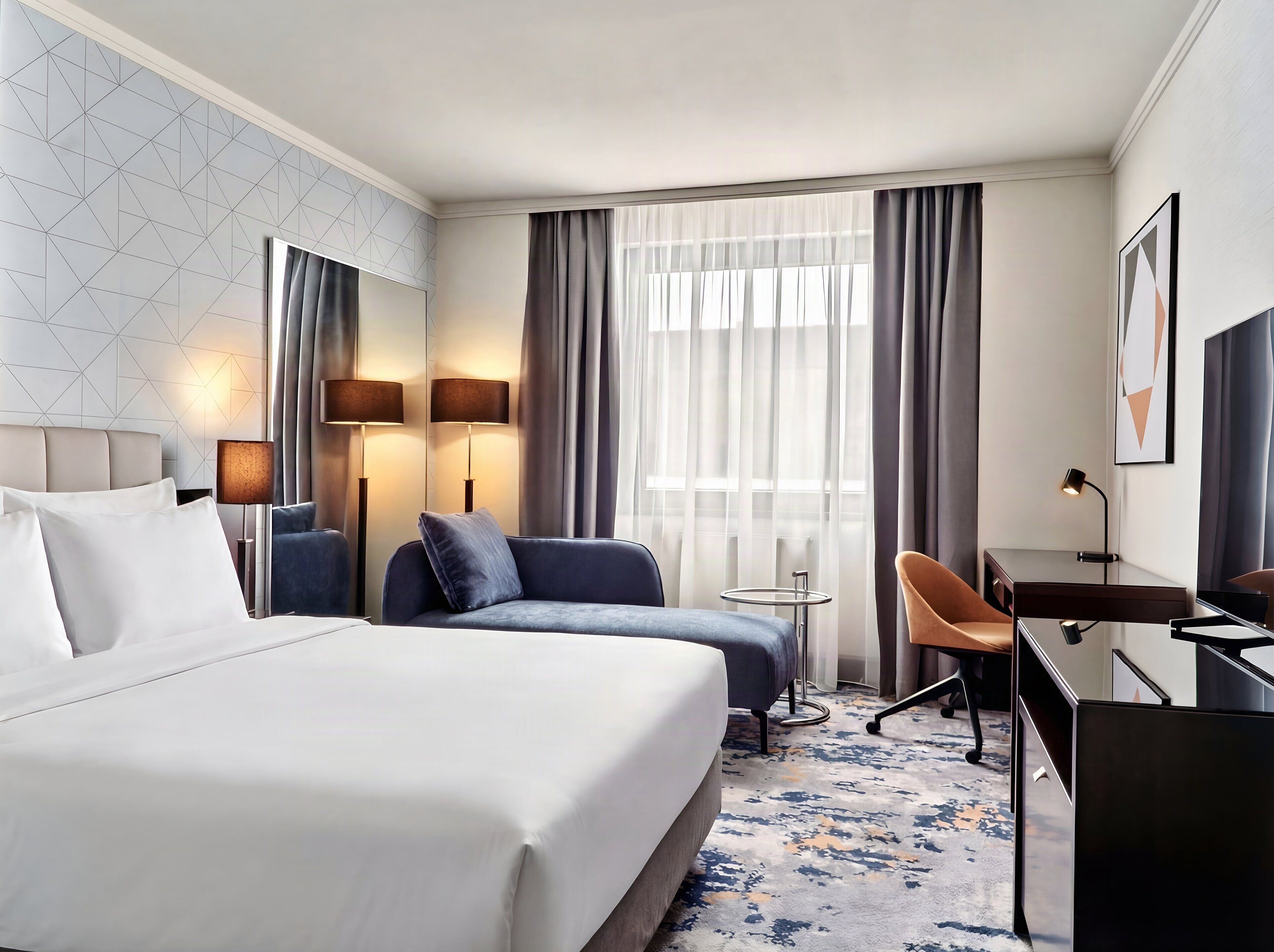 Premium Room, 1 Queen Bed, Club lounge access (Lounge Access) | Hypo-allergenic bedding, down duvets, Select Comfort beds, minibar