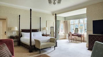 Junior Suite, 1 Bedroom | Pillowtop beds, in-room safe, desk, iron/ironing board