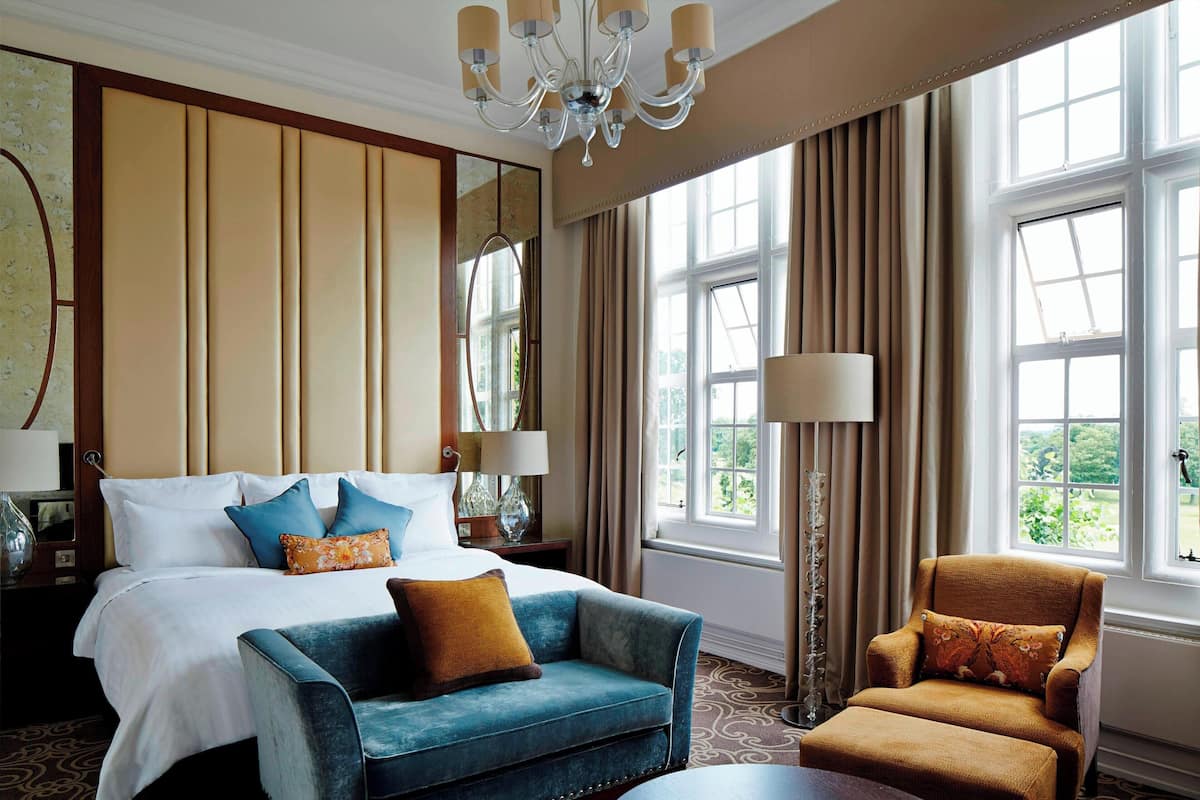 house, 1 king bed | 1 bedroom, pillow-top beds, in-room safe, desk