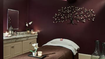 Sauna, boblebad, kropsbehandlinger, aromaterapi, body wrap-behandlinger