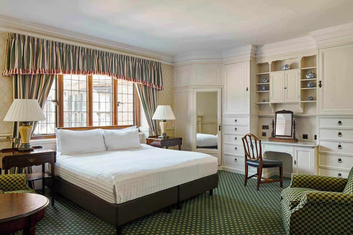 House, 1 King Bed | 1 bedroom, pillowtop beds, in-room safe, desk