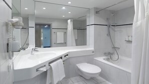 Hair dryer, towels - Holiday Inn Stuttgart by IHG (Stuttgart)