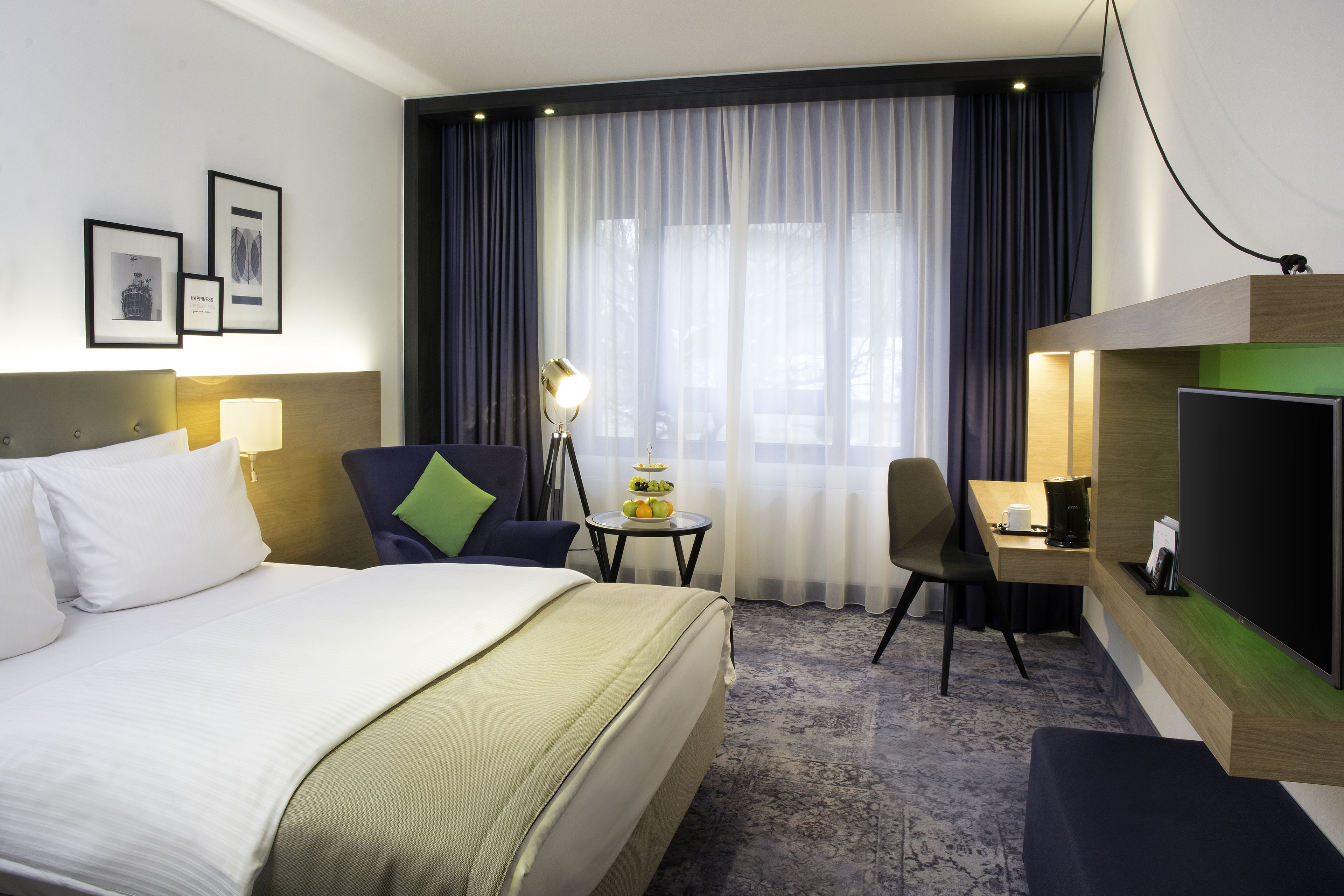 Premium bedding, in-room safe, desk, laptop workspace