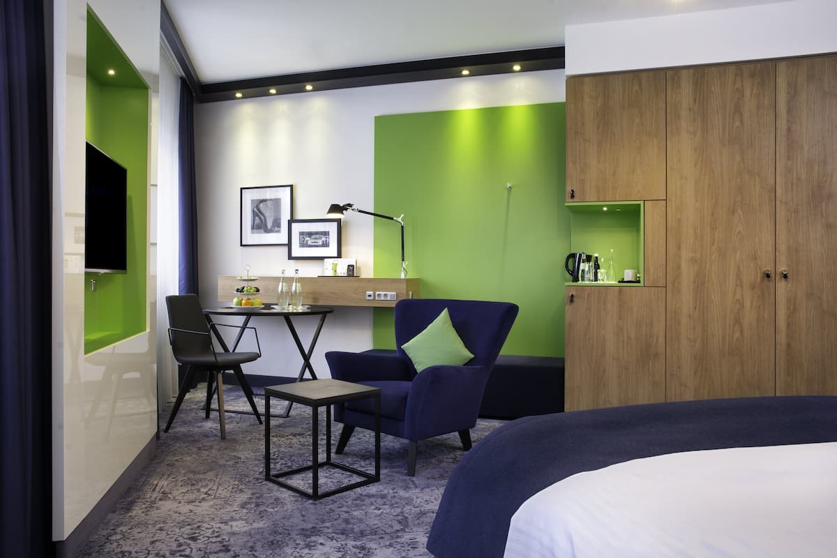 Premium bedding, in-room safe, desk, laptop workspace