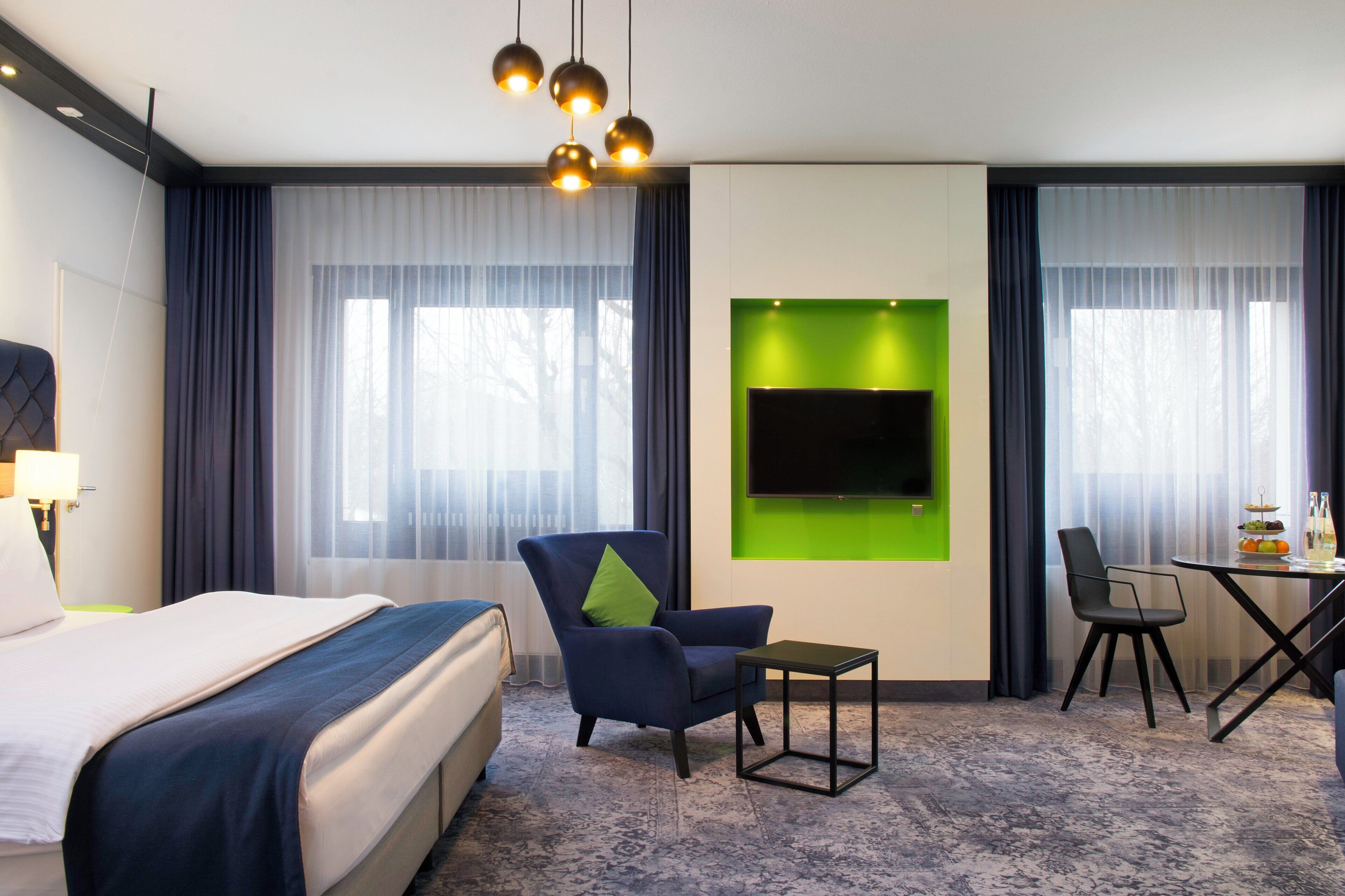 Premium bedding, in-room safe, desk, laptop workspace