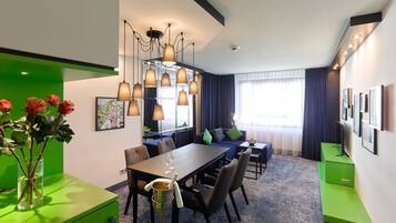 Hochwertige Bettwaren, Zimmersafe, Schreibtisch