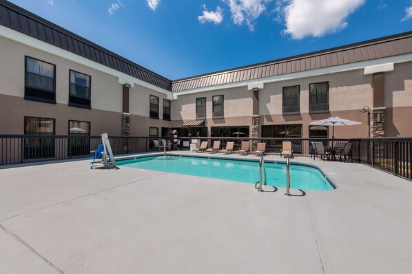 Seasonal outdoor pool, open 7:00 AM to 9:00 PM, pool umbrellas