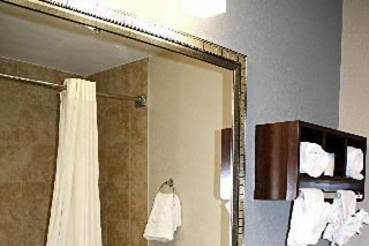 Bathroom | Free toiletries, hair dryer, towels