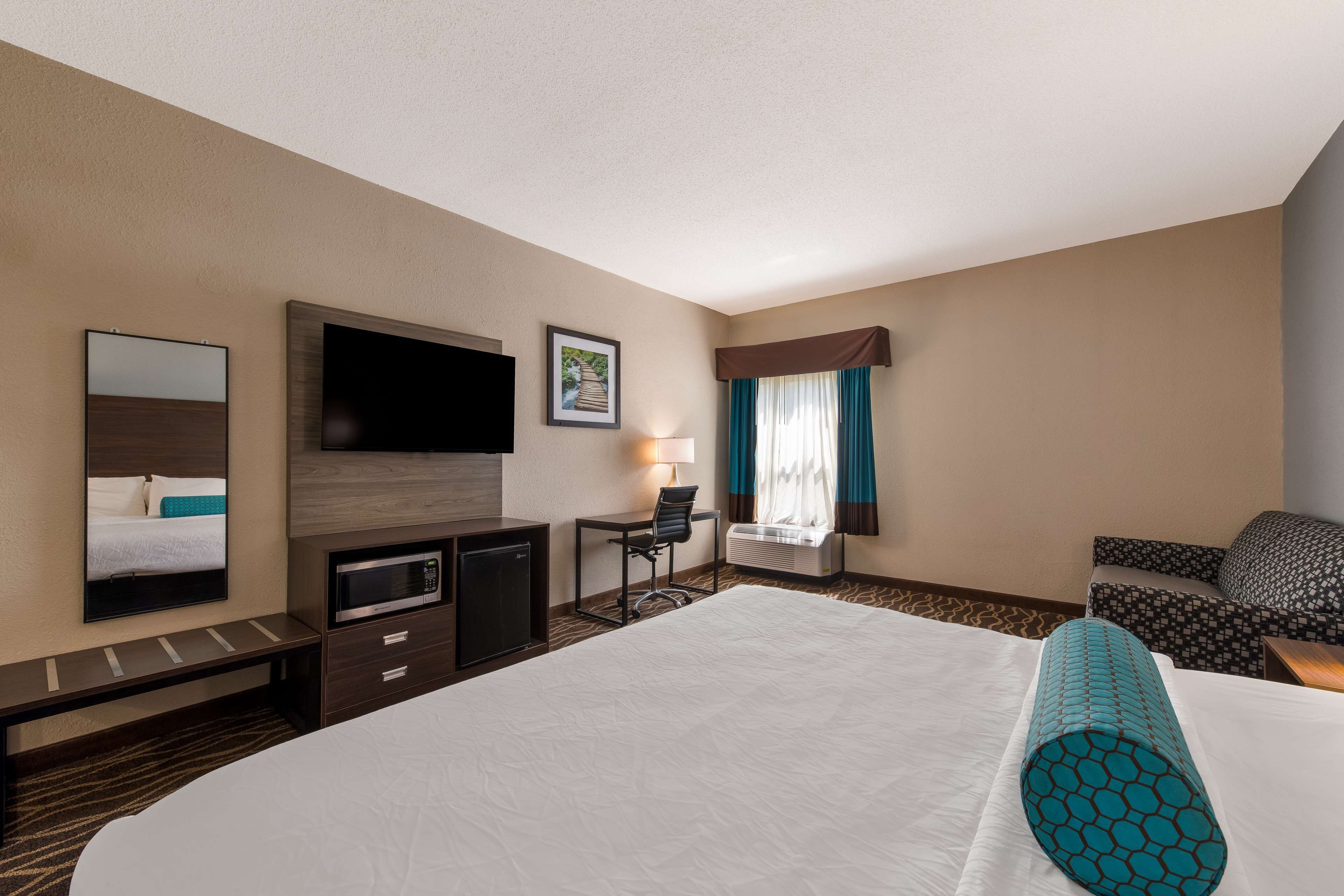 standard room, 1 king bed, non smoking, refrigerator & microwave (with single sofabed) | desk, laptop workspace, blackout curtains, iron/ironing board