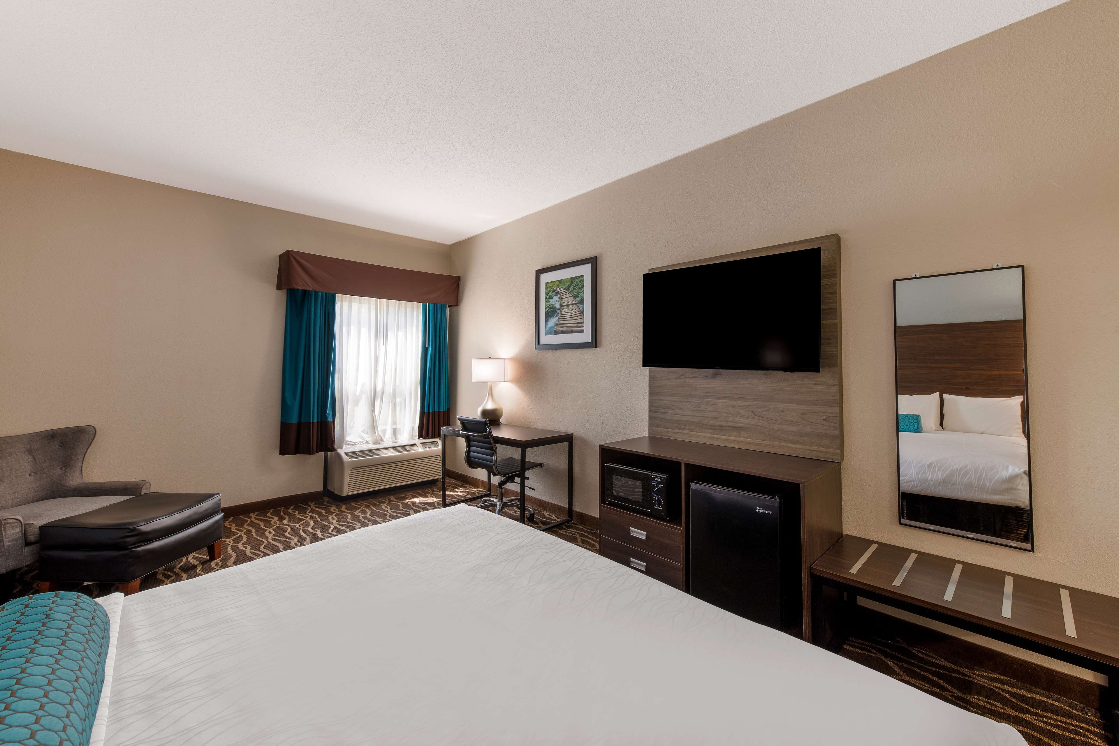 standard room, 1 king bed, non smoking, refrigerator & microwave | desk, laptop workspace, blackout curtains, iron/ironing board