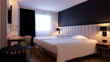 Habitación Confort con 2 camas individuales | Ropa de cama de alta calidad, caja fuerte, escritorio