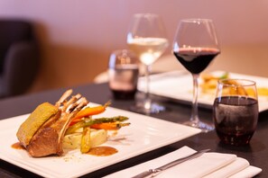 Se sirven desayunos, comidas, cenas y cocina francesa 