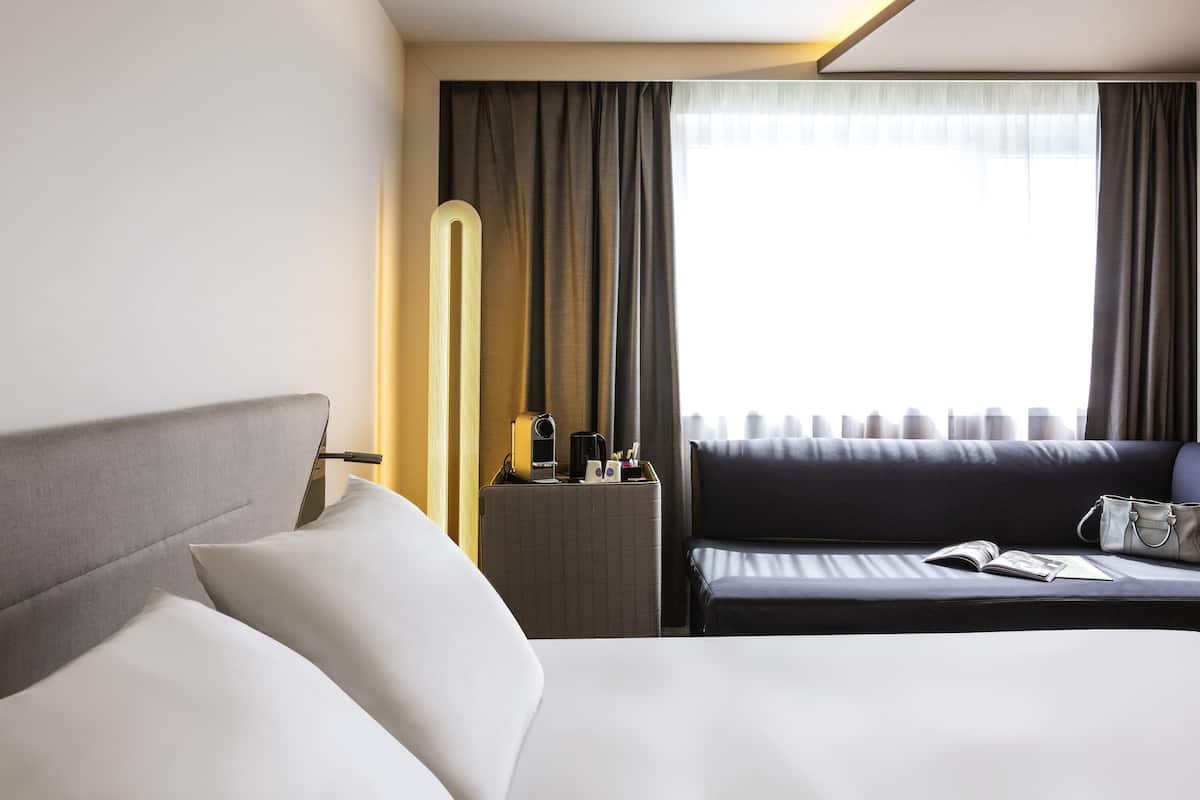 Premium bedding, in-room safe, desk, laptop workspace