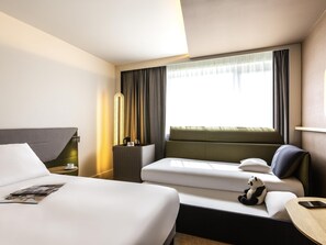 Family Room, Multiple Beds | Premium bedding, in-room safe, desk, laptop workspace